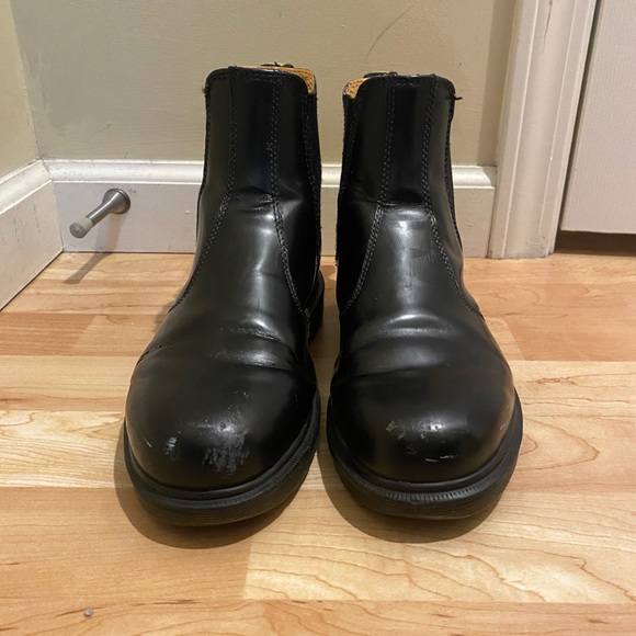 Dr. Martens 2976 Smooth Leather Chelsea Boots - Picture 2 of 11